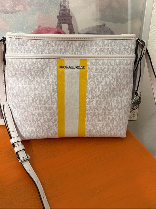 Michael Kors Handbags - Michael Kors Bedford White & Yellow Signature Crossbody Bag EUC
